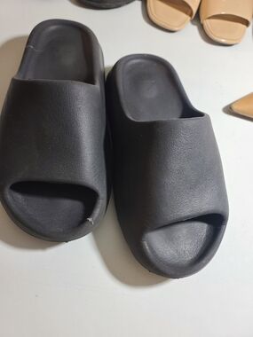 Women’s Black Slide Sandals - Cushioned Open-Toe Comfort